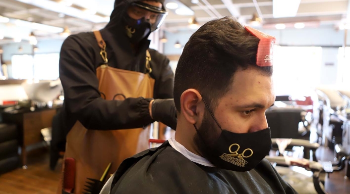 Salones de belleza y peluquerías reabren sus puertas, luego de tres meses de cuarentena.