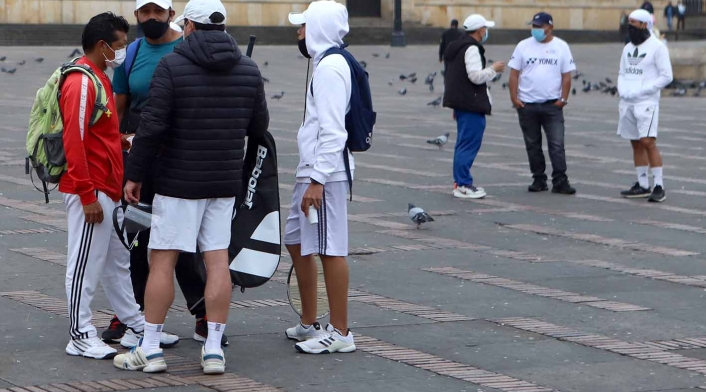 Entrenadores de tenis protestaron en la Plaza de Bolívar pidiendo que se reactive este deporte.