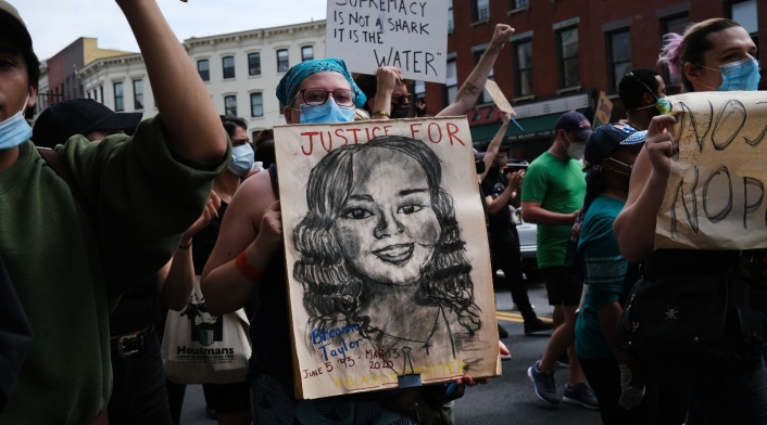 Manifestantes piden justicia por Breonna Taylor Manifestantes piden justicia por Breonna Taylor