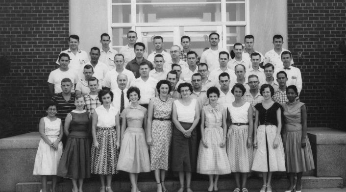 Mary Jackson, en una foto de la Nasa. Primera fila, última de izquierda a derecha Mary Jackson, en una foto de la Nasa. Primera fila, última de izquierda a derecha