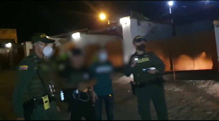 Estaban violando el toque de queda y ley seca establecido por el departamento.