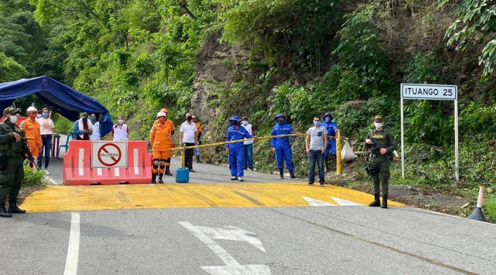 Puntos de control al ingreso de Ituango, Antioquia.