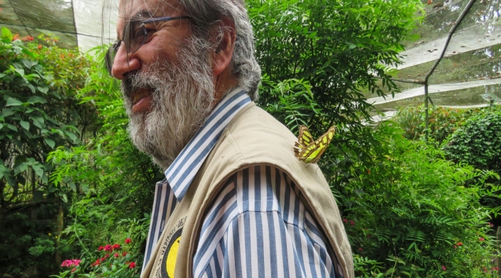 Alberto Gómez tiene un jardín botánico en su casa