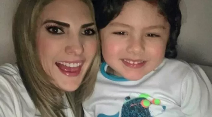 Ana Karina Soto y su hijo
