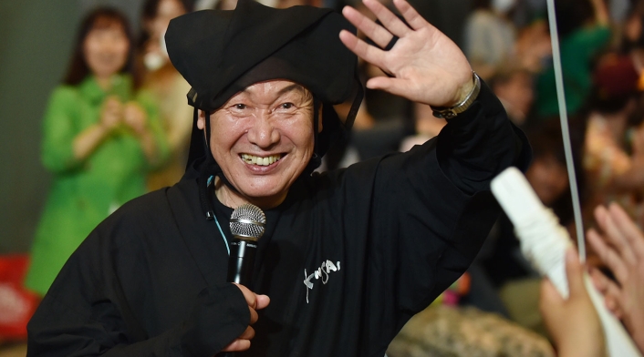 El diseñador japonés Kansai Yamamoto