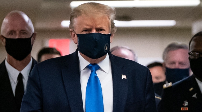 Donald Trump usa tapabocas Donald Trump usa tapabocas