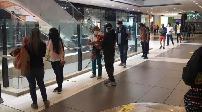 En el segundo día sin IVA muchos colombianos no salieron y prefirieron las filas virtuales Día sin IVA: Colombianos no salieron y prefirieron las filas virtuales