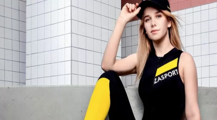 Enfermera se vuelve la imagen de marca deportiva