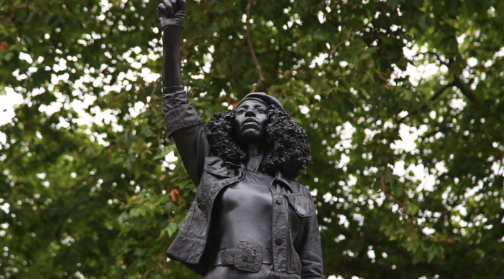 Estatua de Jen Reid, manifestante de Bristol contra el racismo