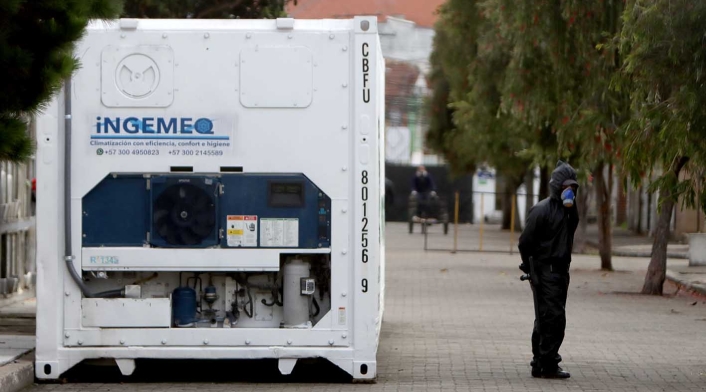 Contenedores para cadáveres en Bogotá / Cementerios de Bogotá en crisis por pandemia