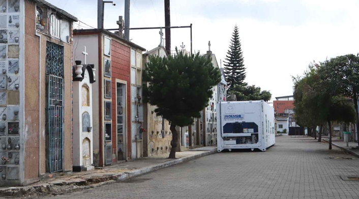 Contenedores para cadáveres en Bogotá / Cementerios de Bogotá en crisis por pandemia