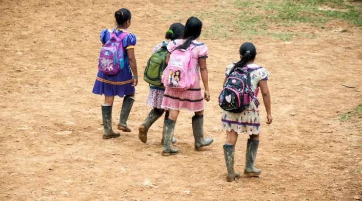 Niña indígenas