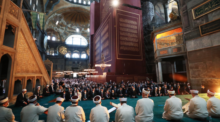 Reabre Santa Sofía de Estambul como mezquita
