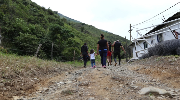 Traslado de excombatientes del ETCR Santa Lucía hacia Mutatá.