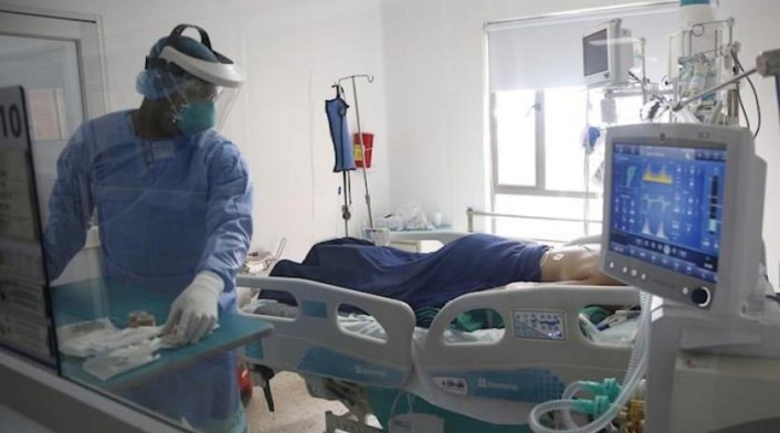 Médicos en Medellín piden que se reconozca el talento local y nacional.