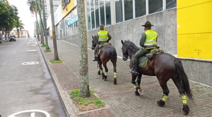 Centro comercial en Pereira día sin IVA.