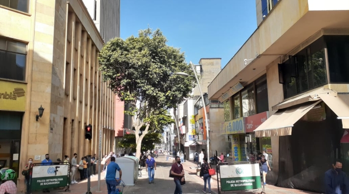 Este departamento se ha visto afectado por cuenta de la pandemia de la covid-19. Zona comercial en Bucaramanga, durante segundo día sin IVA.