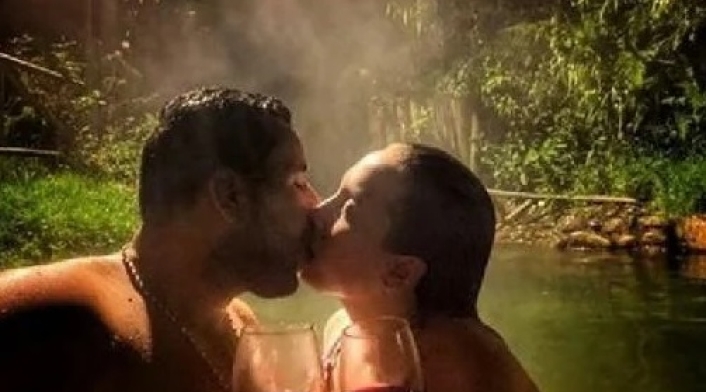 Concejal pereirano junto a su novia en Termales