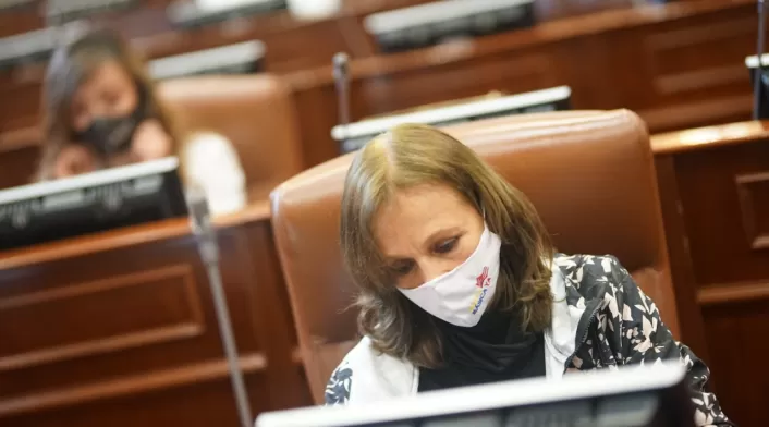 Ángela María Robledo, congresista de oposición, acudió a sesión pese a medida cuarentena. Ángela María Robledo, congresista de oposición, acudió a sesión pese a medida cuarentena.