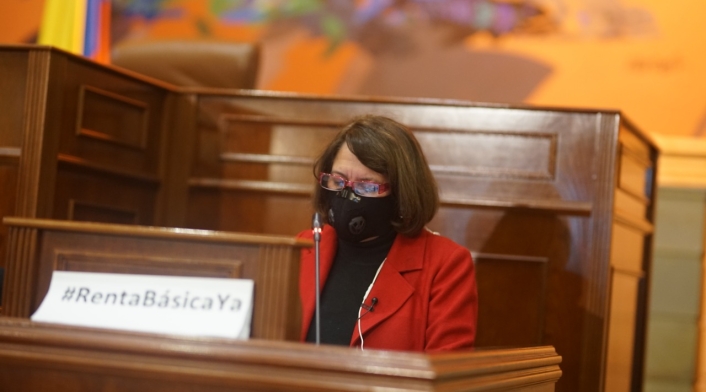 Aída Avella senadora de la Unión Patriótica en la réplica a la instalación del Congreso.