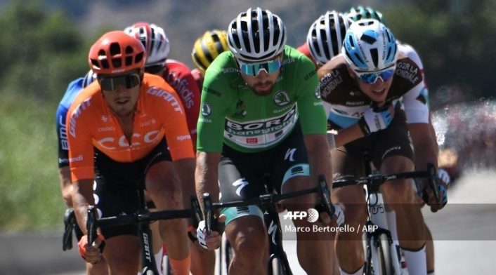El líder de la clasificación general el corredor local Julián Alaphilippe (Deceuninck-Quick Step)