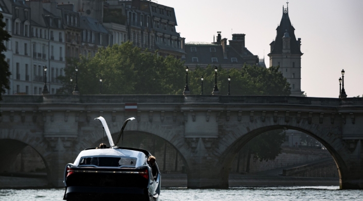 Taxis de SeaBubble que vuelan sobre el agua