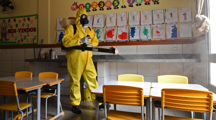 Regreso de niños a colegios / coronavirus en Brasil