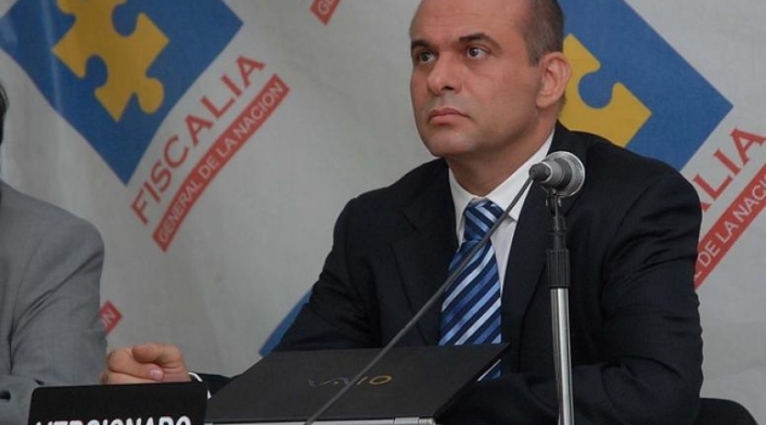 Publican circular roja contra Mancuso.