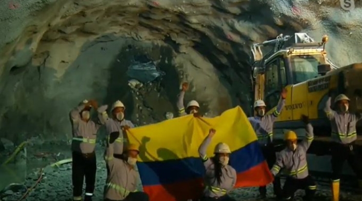 Momento de la unión de los frentes de obra.