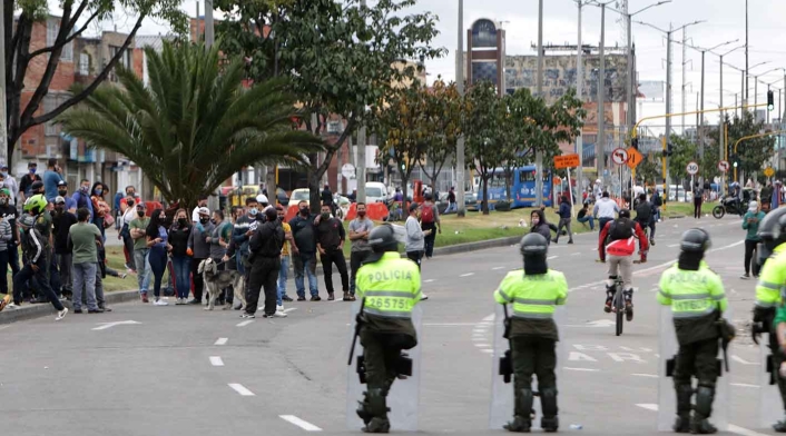 Comerciantes bloquean Avenida Primero de Mayo / Protestas por cuarentena sectorizada