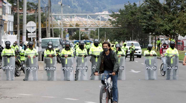 Comerciantes bloquean Avenida Primero de Mayo / Protestas por cuarentena sectorizada