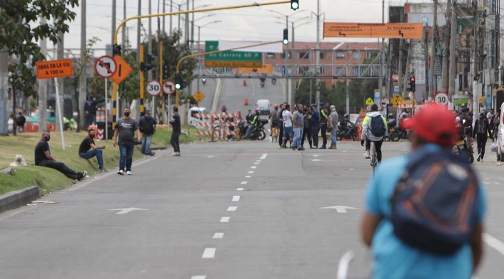 Comerciantes bloquean Avenida Primero de Mayo / Protestas por cuarentena sectorizada