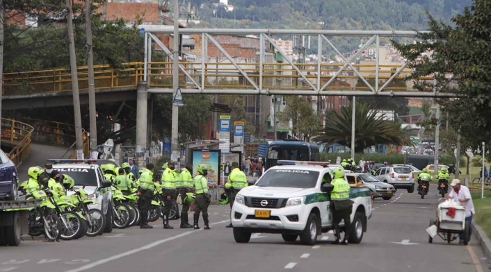 Comerciantes bloquean Avenida Primero de Mayo / Protestas por cuarentena sectorizada