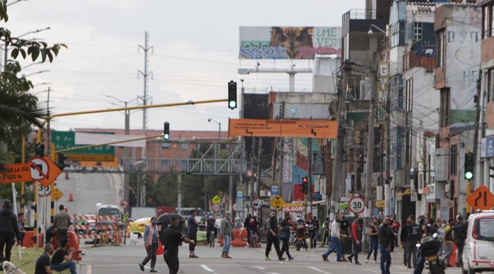 Comerciantes bloquean Avenida Primero de Mayo / Protestas por cuarentena sectorizada