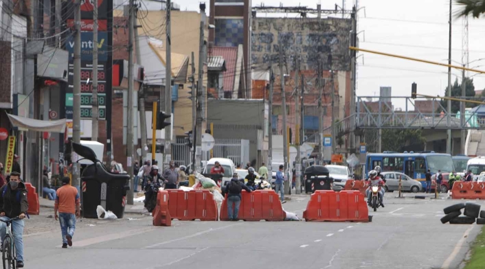 Comerciantes bloquean Avenida Primero de Mayo / Protestas por cuarentena sectorizada