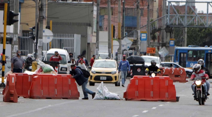 Comerciantes bloquean Avenida Primero de Mayo / Protestas por cuarentena sectorizada