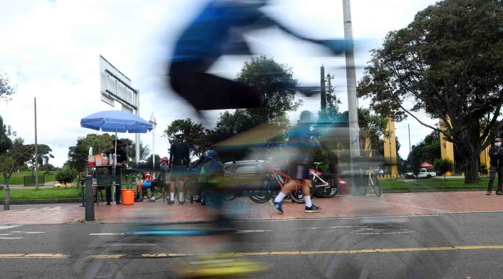 Nueva normalidad en Bogotá / Deportistas con tapabocas en parques de Bogotá