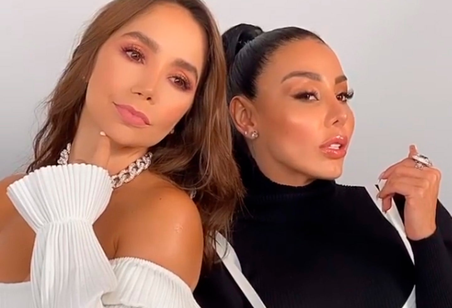 Marcela Reyes y Paola Jara