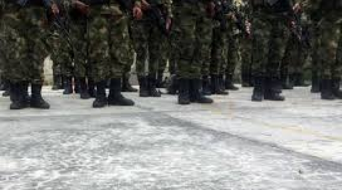 MILITARES