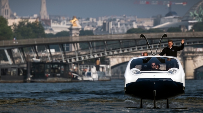 Taxis de SeaBubble que vuelan sobre el agua