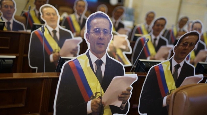Muñecos de Uribe en la Cámara de Representantes