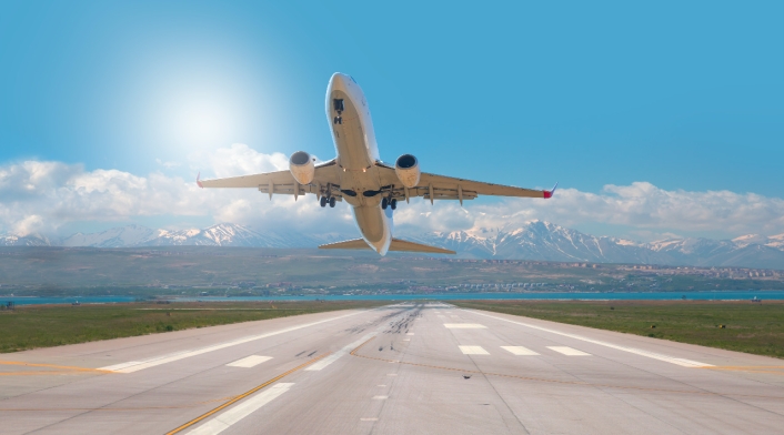 Reactivación de vuelos - Aeropuertos - Avión Reactivación de vuelos - Aeropuertos - Avión