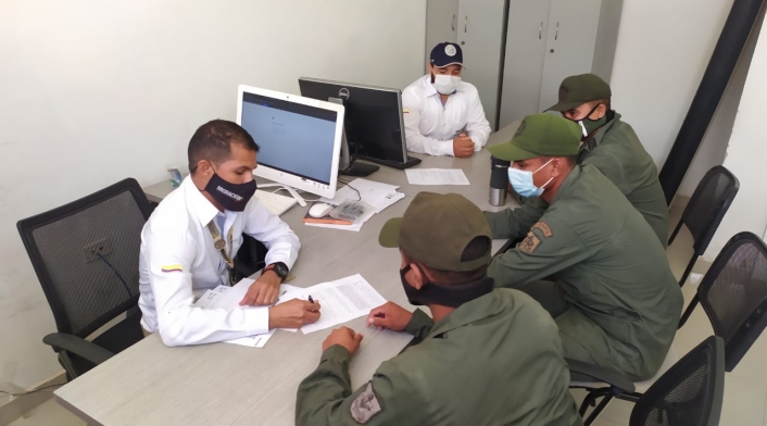 Los tres militares no podrán entrar a Colombia por diez años.