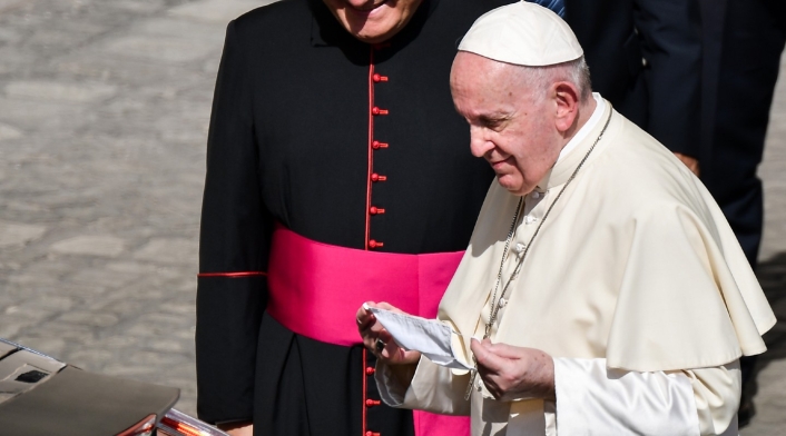 Papa Francisco con tapabocas