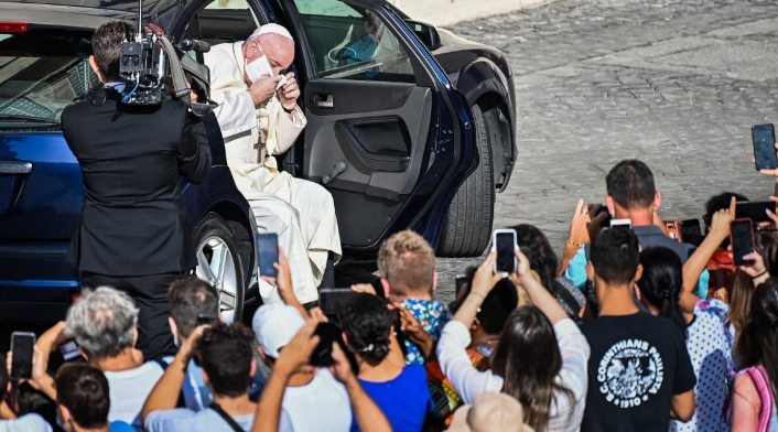 Papa Francisco con tapabocas