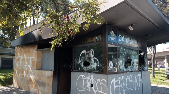 Destrucción CAI Bogotá