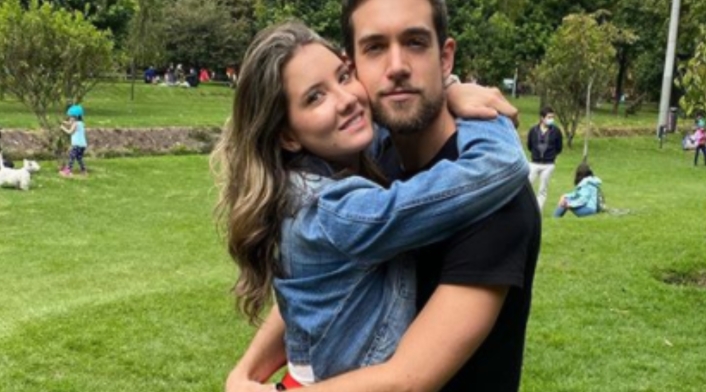 Daniella Álvarez y su novio