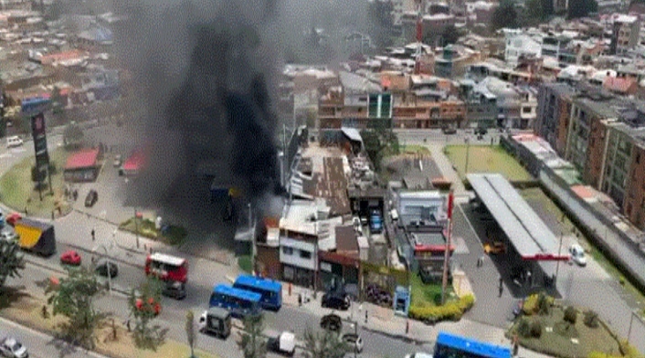 Incendio de chatarrería en el Galán