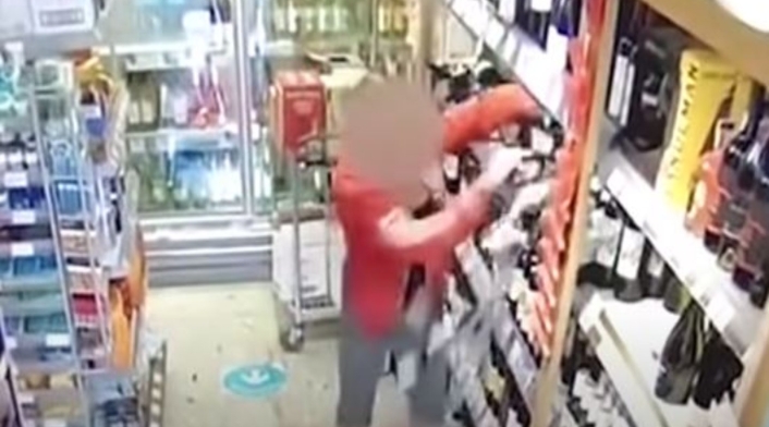 Mujer destroza una tienda porque le piden respetar normas de bioseguridad