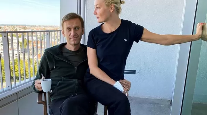 Opositor ruso Alexéi Navalni junto a su esposa Yulia